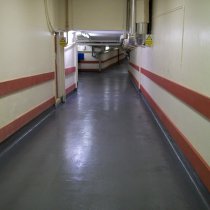 Podłoga szpitalna po szybkiej naprawie i zabezpieczeniu materiałem Belzona 5231 (SG Laminate)
