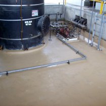 Dodatkowa strefa bezpiecznego przechowywania substancji chemicznych zabezpieczona przed uszkodzeniami materiałem Belzona 5811 (Immersion Grade)