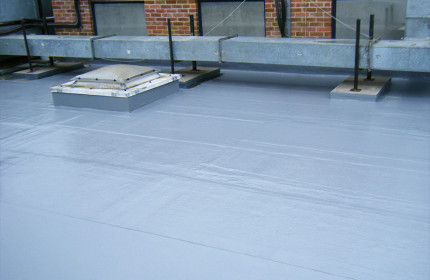 Połać dachu zabezpieczona zimą z użyciem materiału Belzona 3131 (WG Membrane)